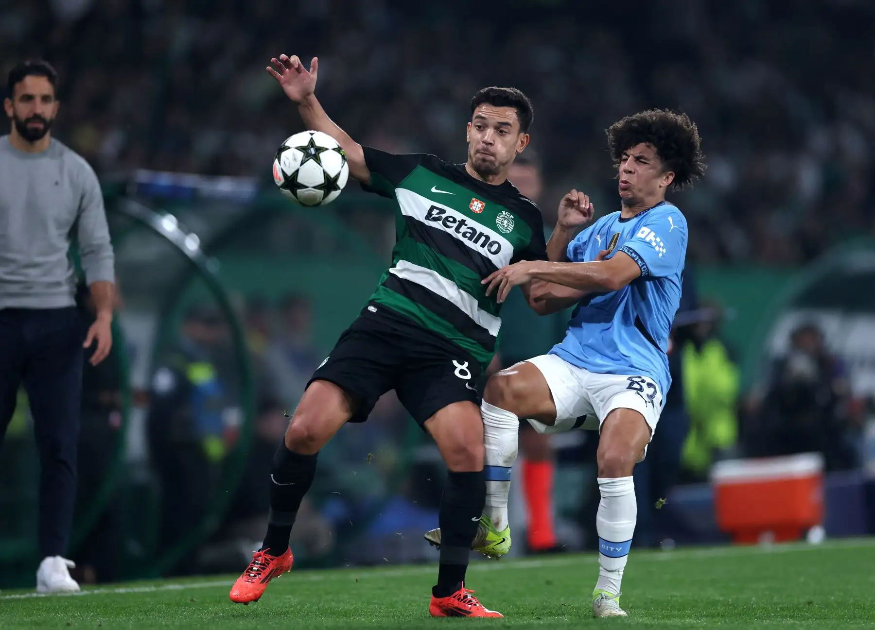 El primer gol llegó poco después del comienzo, en el minuto 4, con un remate con el pie izquierdo de Phil Foden tras un error de Hidemasa Morita, que perdió el balón en el área. Foto: AFP