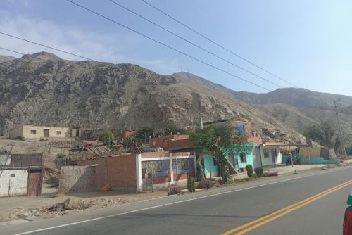 Tras el sismo en Lunahuaná, en el anexo de Casalla se desprendió parte del cerro, lo que impide la circulación de unidades vehiculares.