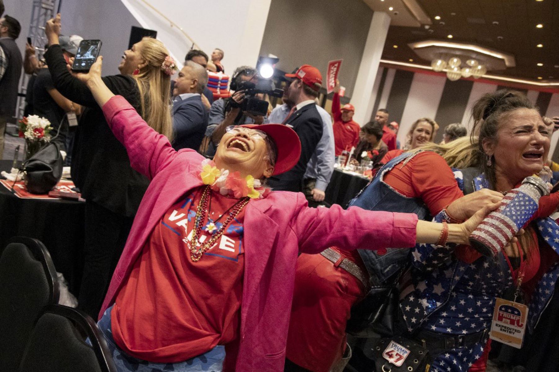 Sandi Steinbeck celebra los resultados electorales durante una fiesta nocturna de vigilancia electoral del Partido Republicano de Nevada, en Las Vegas, Nevada. Foto: AFP