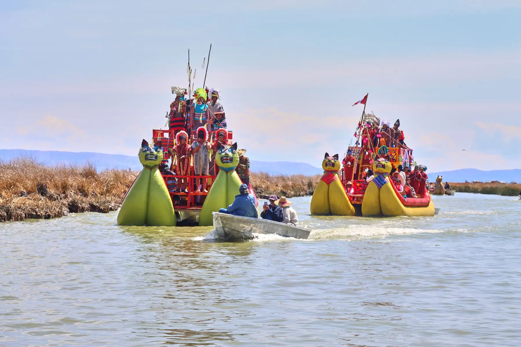 Más de 450 artistas puneños, hombres y mujeres, participaron de la escenificación de la leyenda de Manco Cápac y Mama Ocllo, emergiendo de las frías aguas del lago Titicaca. Con este acto, realizado en el marco de los 356 años de la fundación de la Ciudad Lacustre, se rindió homenaje a la historia y cultura de Puno. Foto: Alberto Alejo Más de 450 artistas puneños, hombres y mujeres, participaron de la escenificación de la leyenda de Manco Cápac y Mama Ocllo, emergiendo de las frías aguas del lago Titicaca. Con este acto, realizado en el marco de los 356 años de la fundación de la Ciudad Lacustre, se rindió homenaje a la historia y cultura de Puno. Foto: Alberto Alejo