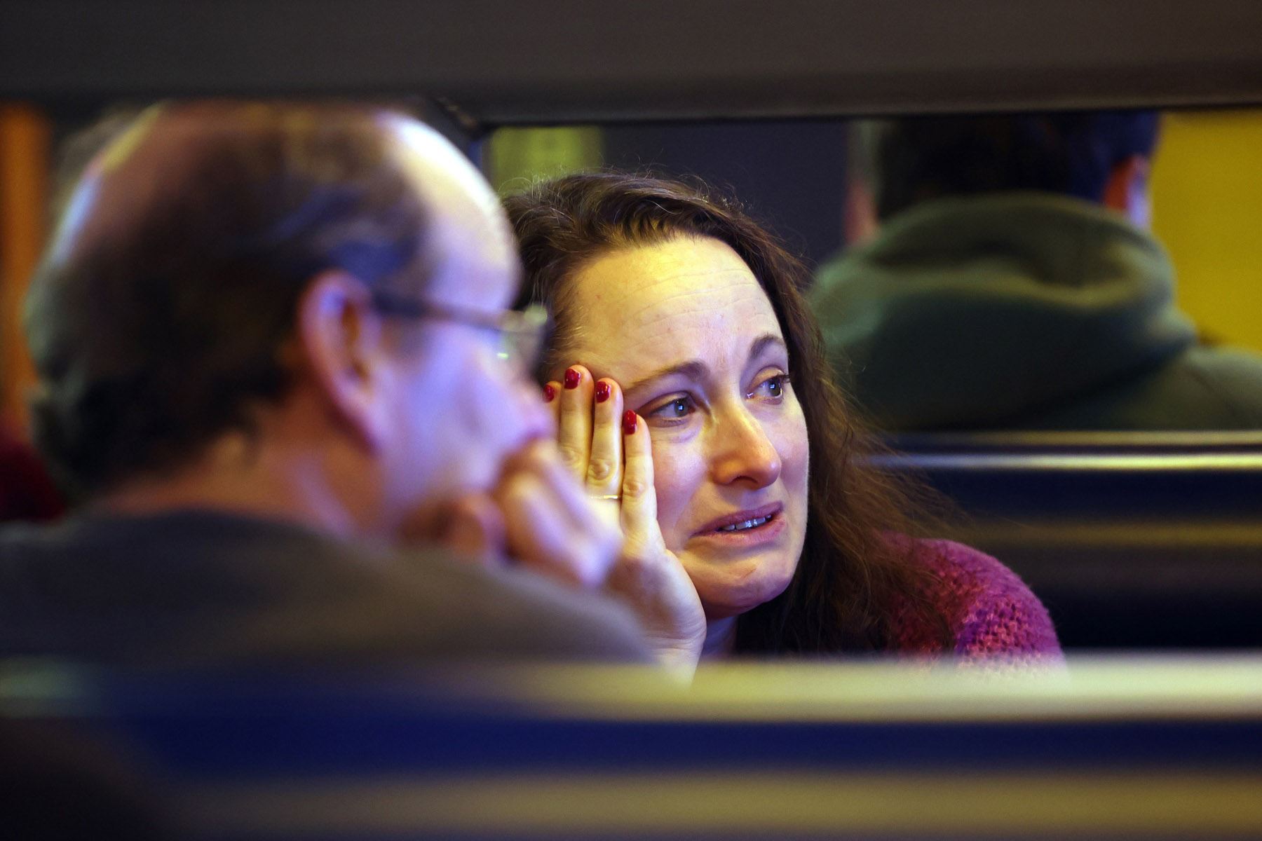 Un partidario del Partido Democrático reacciona en un partido de Vigilancia Electoral de los Demócratas del Reino Unido en el Extranjero en un bar deportivo en Londres, Gran Bretaña. Foto: AFP