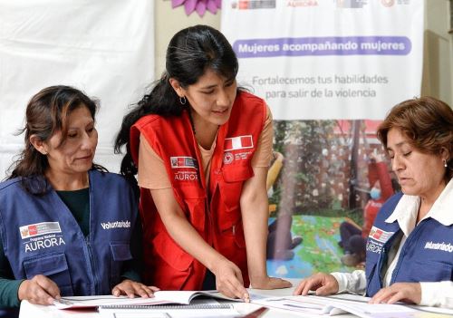 Programa Nacional Aurora capacita a más de 250 lideresas voluntarias de Arequipa para apoyar a mujeres víctimas de violencia de esa región, resaltó el Ministerio de la Mujer. ANDINA/Difusión