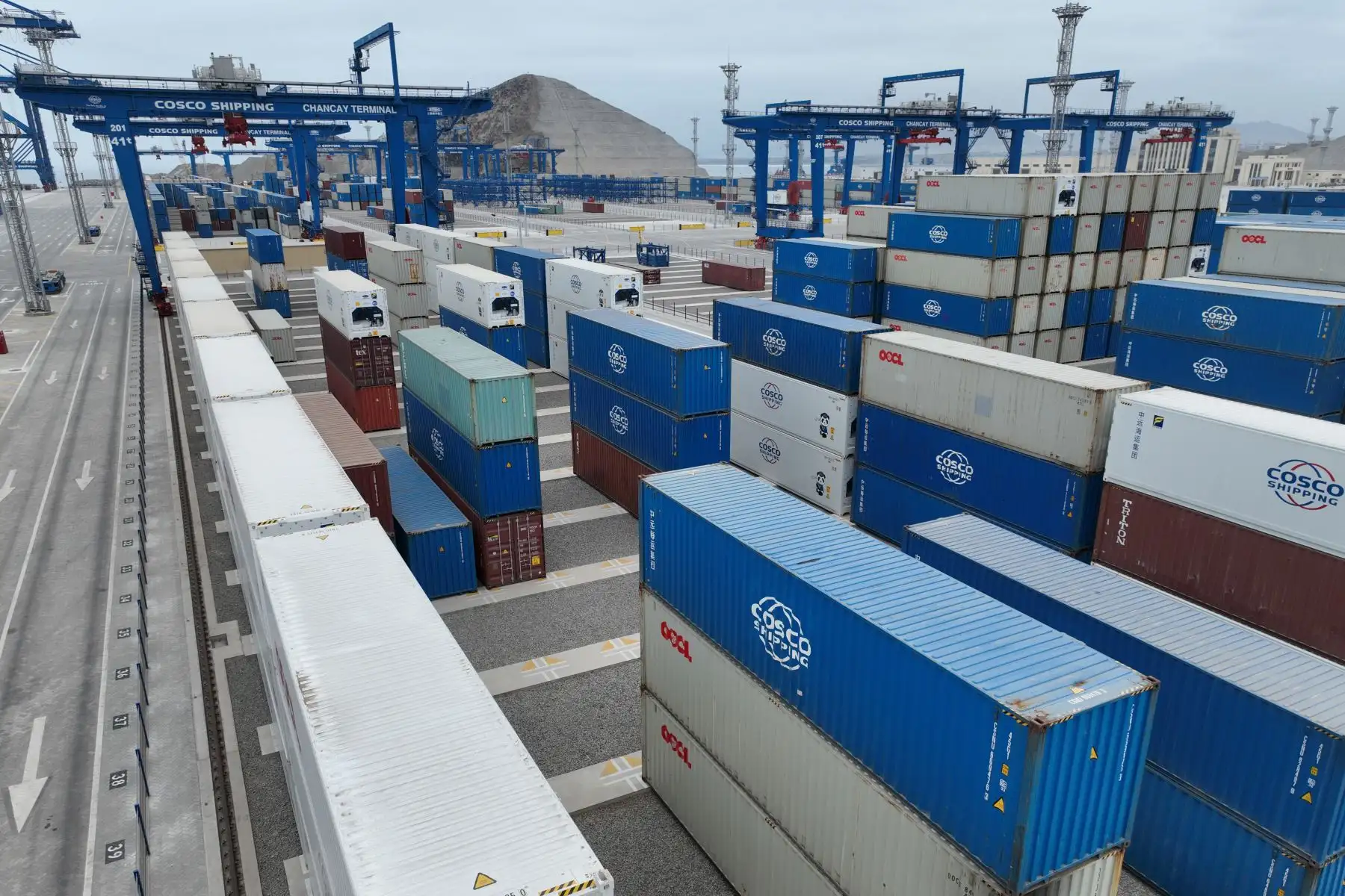 El megapuerto se inaugurará el 14 de noviembre con cuatro terminales en operación y tendrá una “marcha blanca” de dos meses y luego empezará con la operación comercial al 100%.
.  Foto: ANDINA/Braian Reyna