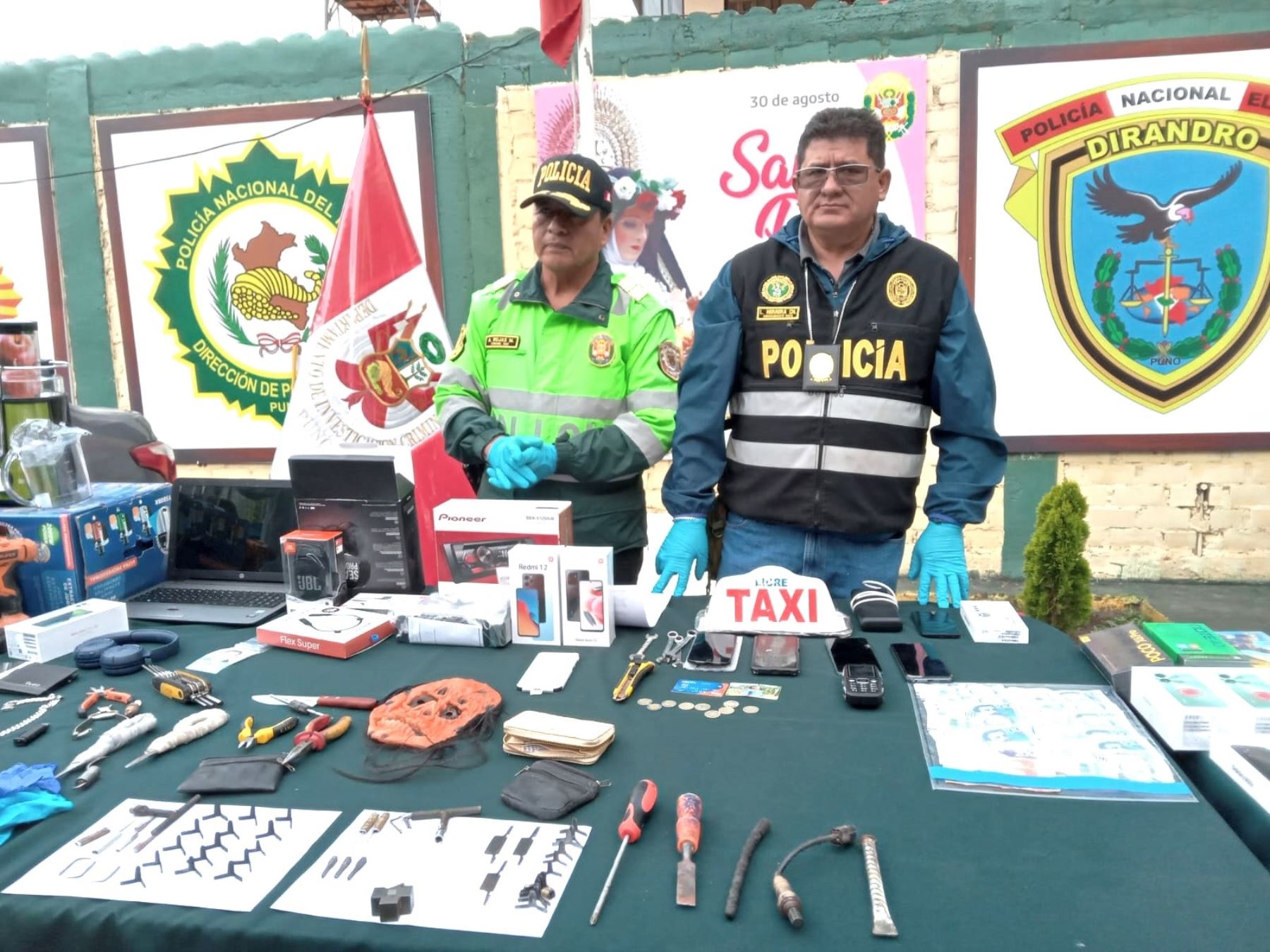 La Policía Nacional recuperó una gran cantidad de artículos robados durante el operativo realizado en Puno que culminó con la desarticulación de la banda criminal “Los Injertos de Chanu Chanu”. ANDINA/Difusión