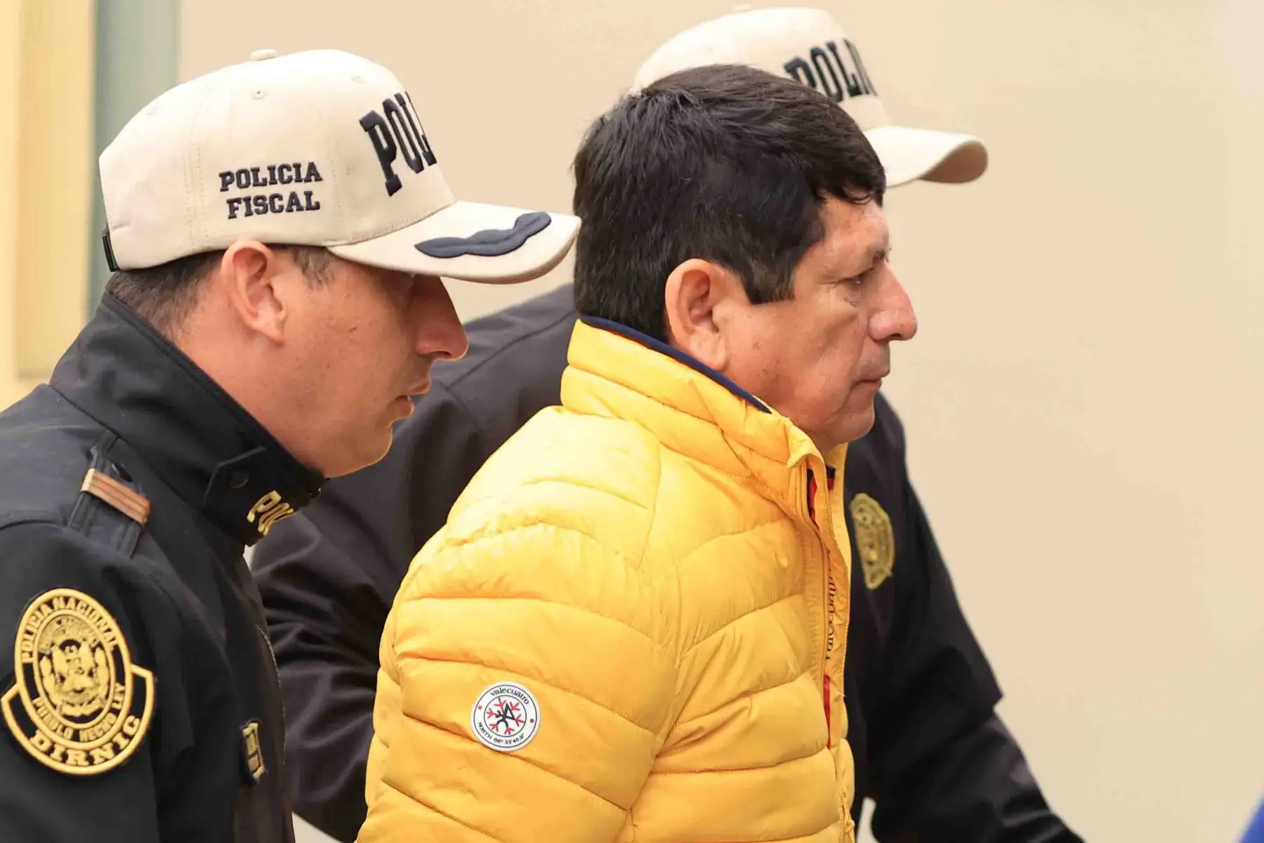 El presidente de la Federación Peruana de Fútbol (FPF), Agustín Lozano, fue detenido de manera preliminar por 15 días, junto a otras personas, entre ellas el presidente del club Sporting Cristal, Joel Raffo y la presidenta del club Academia Cantolao, Gisella Mandriotti, en un operativo de la fiscalía.
Foto: ANDINA/Jhonel Rodriguez.