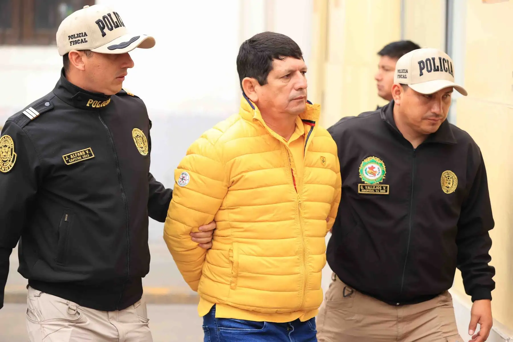 El presidente de la Federación Peruana de Fútbol (FPF), Agustín Lozano, fue detenido de manera preliminar por 15 días, junto a otras personas, entre ellas el presidente del club Sporting Cristal, Joel Raffo y la presidenta del club Academia Cantolao, Gisella Mandriotti, en un operativo de la fiscalía.
Foto: ANDINA/Jhonel Rodriguez.
