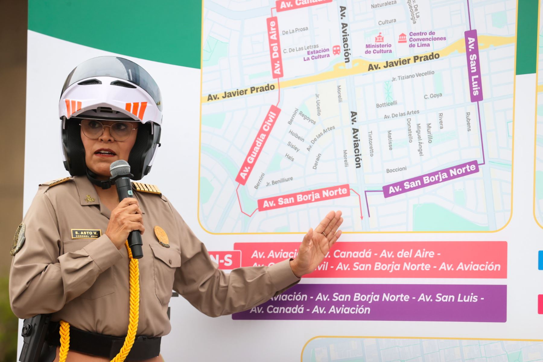 hirley Asto Vargas, comandante de la división de tránsito durante la presentación del plan de desvío vehicular y el personal policial asignado para APEC 2024. Foto: ANDINA/Juan Carlos Guzmán Negrini