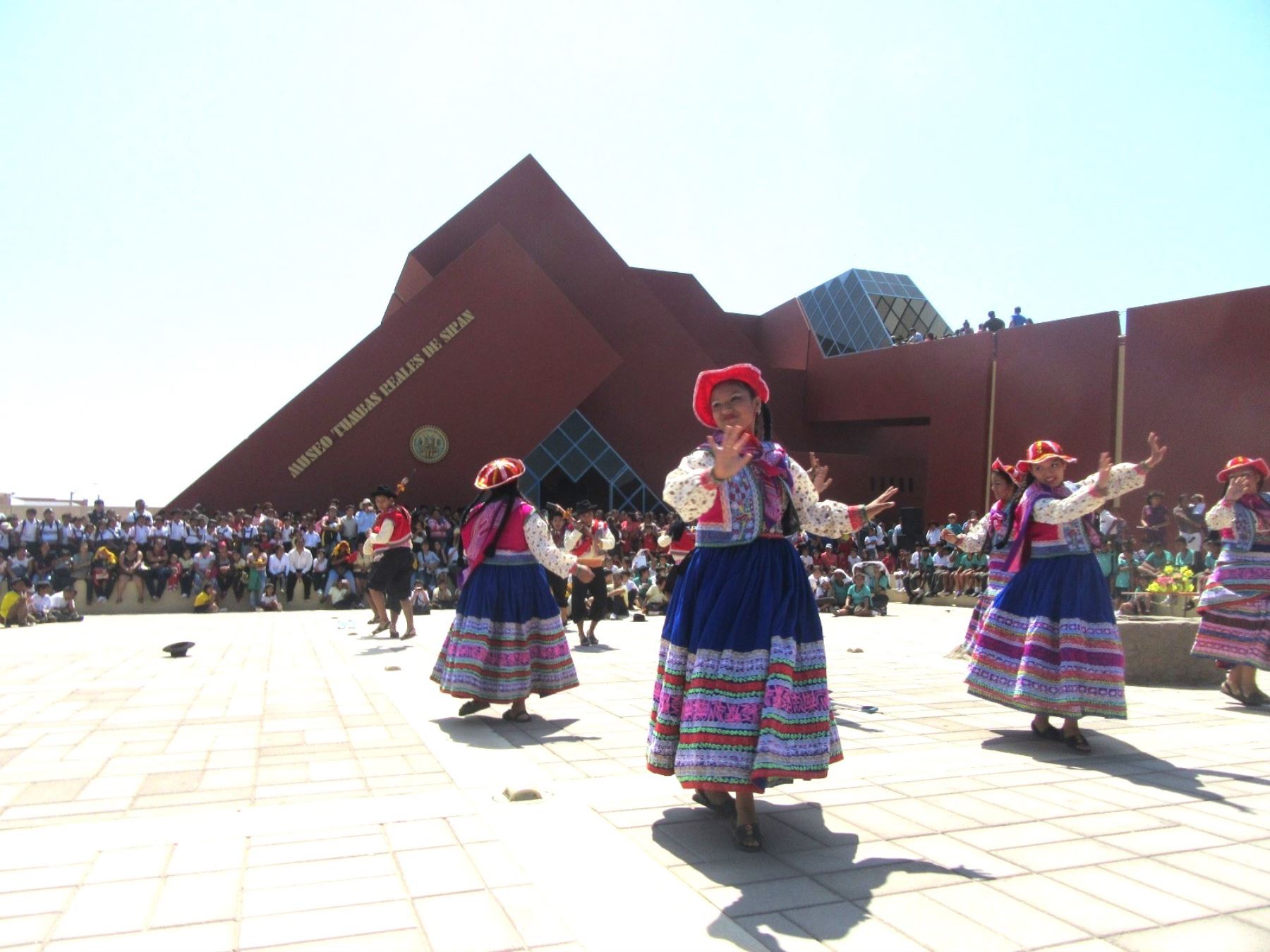 Una gran variedad de actividades artísticas y culturales se realizará este viernes 8 de noviembre en Lambayeque por el aniversario del Museo Tumbas Reales de Sipán, uno de los principales atractivos de esta región. ANDINA/Difusión