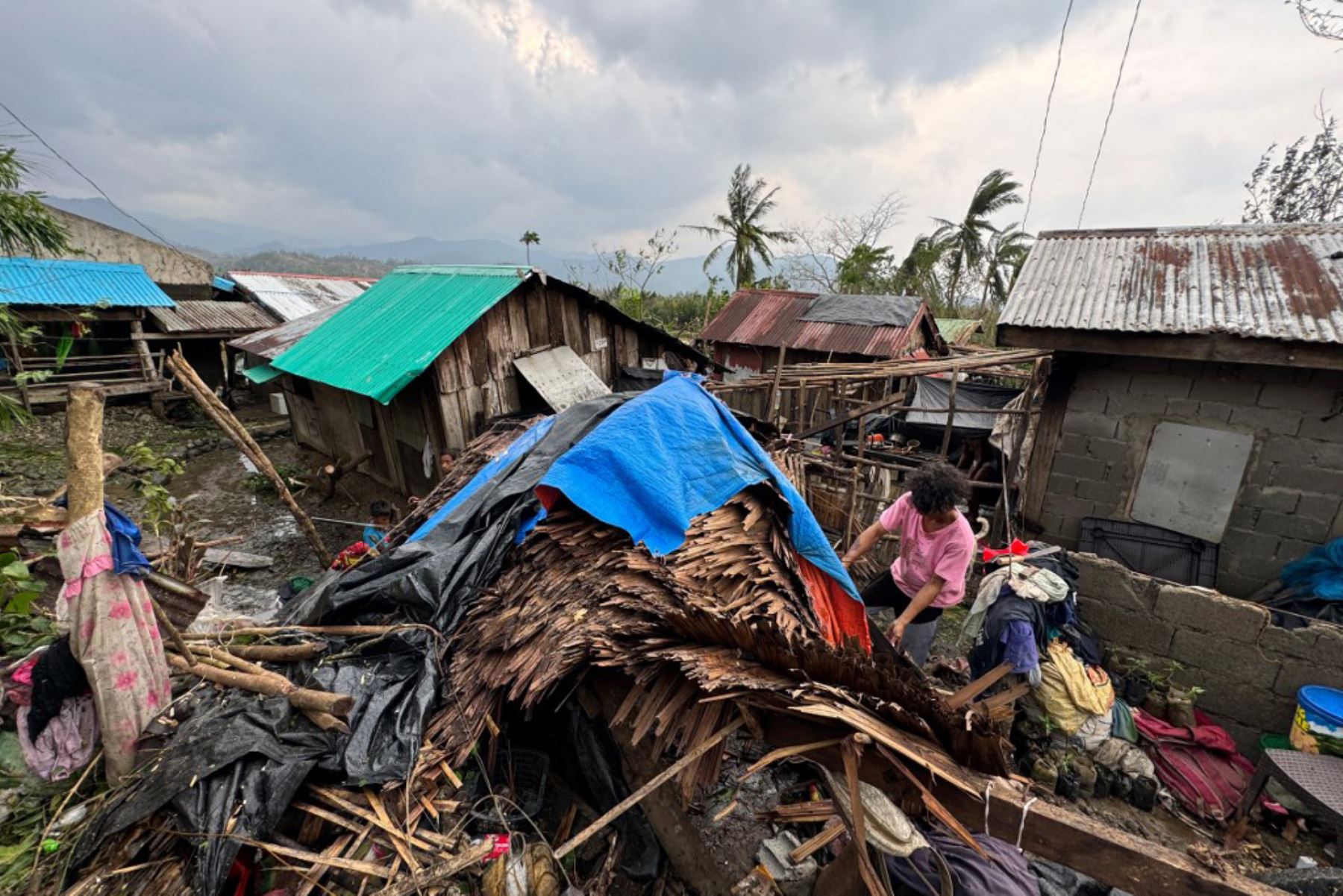 Yinxing es el tercer ciclón en menos de un mes que afecta este archipiélago después del paso de la tormenta tropical Trami, que dejó al menos 150 muertos, y el supertifón Kong-rey. Foto: AFP