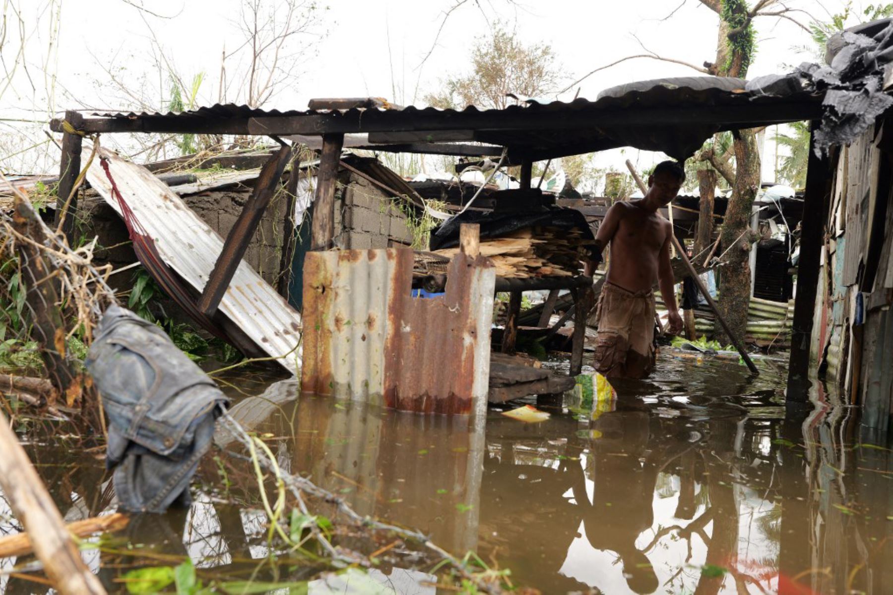 Yinxing es el tercer ciclón en menos de un mes que afecta este archipiélago después del paso de la tormenta tropical Trami, que dejó al menos 150 muertos, y el supertifón Kong-rey. Foto: AFP