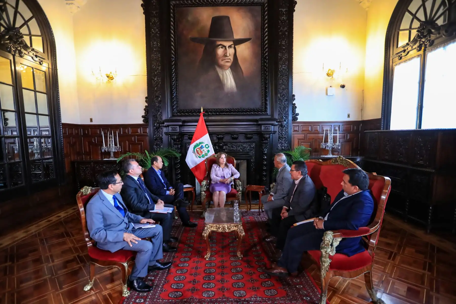 La presidenta de la república, Dina Ercilia Boluarte Zegarra, sostiene una reunión de trabajo con la Confederación de Trabajadores del Perú (CTP), junto al titular del Ministerio de Trabajo para fortalecer el diálogo social y abordar temas clave para los trabajadores del país. Foto: ANDINA/Prensa Presidencia
