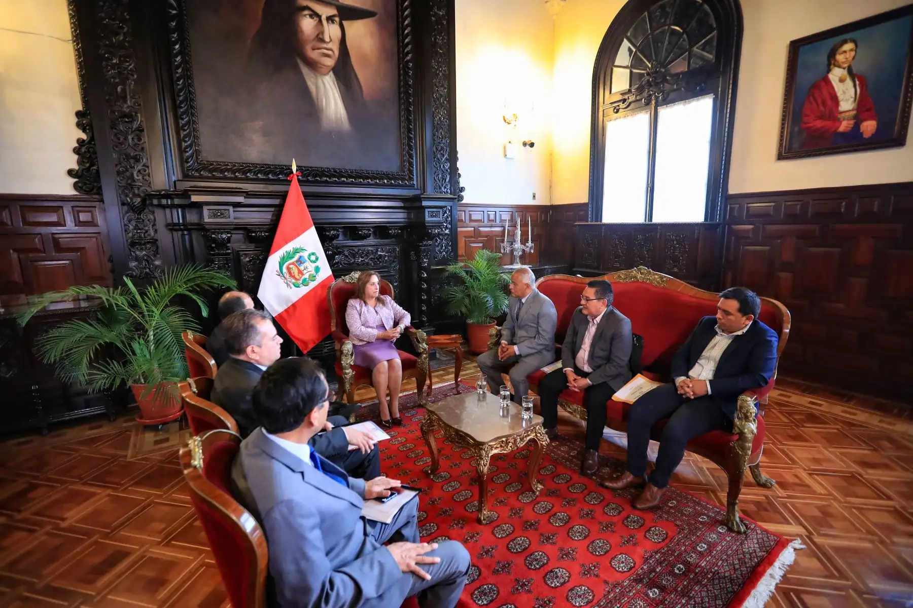 La presidenta de la república, Dina Ercilia Boluarte Zegarra, sostiene una reunión de trabajo con la Confederación de Trabajadores del Perú (CTP), junto al titular del Ministerio de Trabajo para fortalecer el diálogo social y abordar temas clave para los trabajadores del país. Foto: ANDINA/Prensa Presidencia