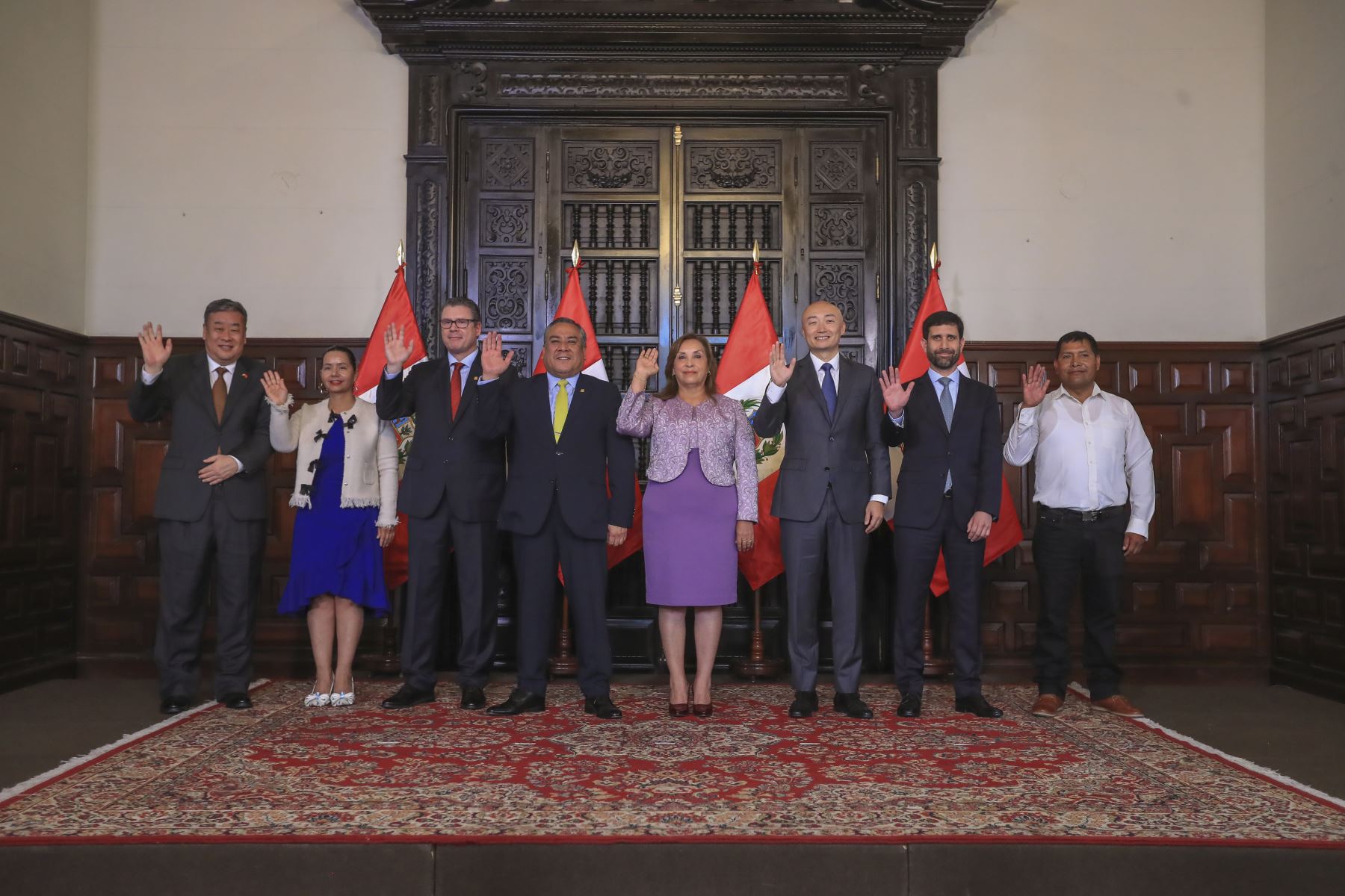 La presidenta de la República, Dina Boluarte, pidió a los peruanos permanecer unidos “en una cruzada nacional” para garantizar el éxito de las reuniones finales del Foro de Cooperación Económica Asia – Pacífico (APEC) que se desarrollarán en Lima la próxima semana. Foto: ANDINA/ Prensa Presidencia