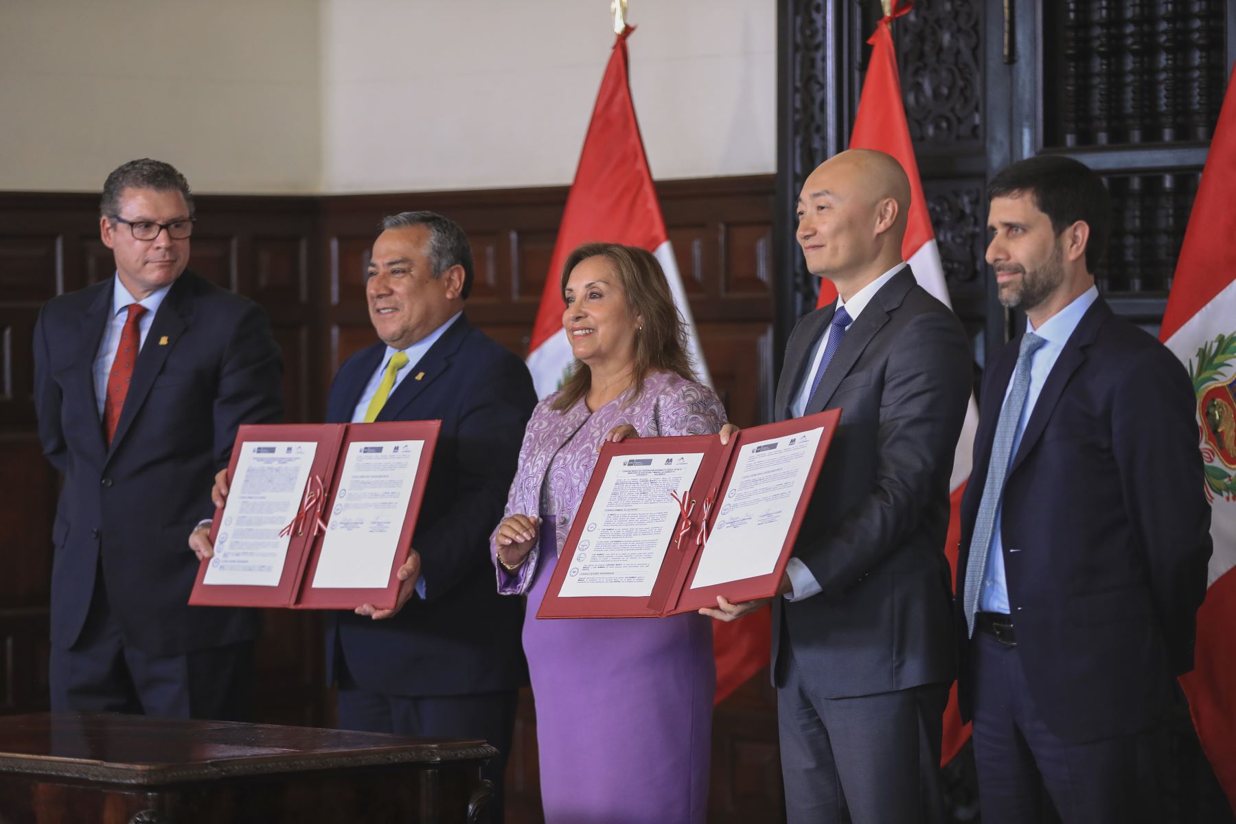 La presidenta de la República, Dina Boluarte, pidió a los peruanos permanecer unidos “en una cruzada nacional” para garantizar el éxito de las reuniones finales del Foro de Cooperación Económica Asia – Pacífico (APEC) que se desarrollarán en Lima la próxima semana. Foto: ANDINA/ Prensa Presidencia