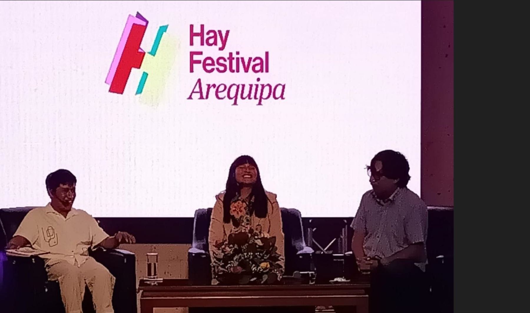 Los influencers Waldir Maqque y Alessandra Yupanqui ofrecieron una charla en el Hay Festival Arequipa. Foto: ANDINA/Difusión