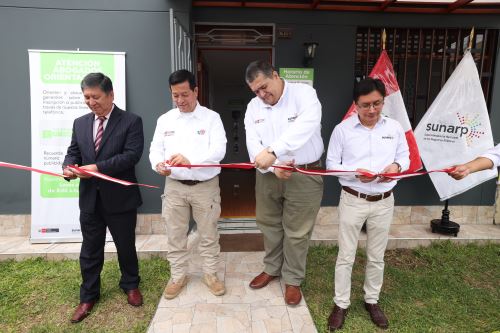 Ministro de Justicia y Derechos Humanos, Eduardo Arana, inaugura oficina de Sunarp en Chancay.