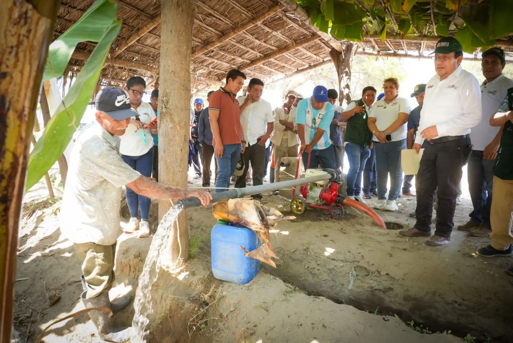 El Ministerio de Desarrollo Agrario y Riego , supervisó el proceso de intervención para dar mantenimiento, rehabilitación y equipamiento a los pozos de agua tubulares de uso colectivo identificados en la región Piura. 
Foto: Midagri