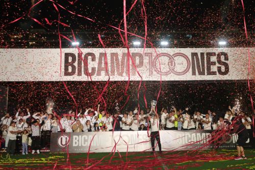 Universitario celebra el título del bicampeonato de la Liga1 en el año de su Centenario