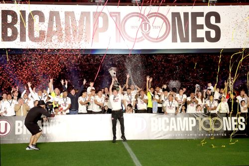 Universitario celebra el título del bicampeonato de la Liga1 en el año de su Centenario