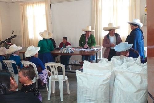 Se programó un plan de trabajo para que cada cuatro meses las madres de comunidades y caseríos aledaños al tambo cuenten con estos productos claves para la canasta familiar.