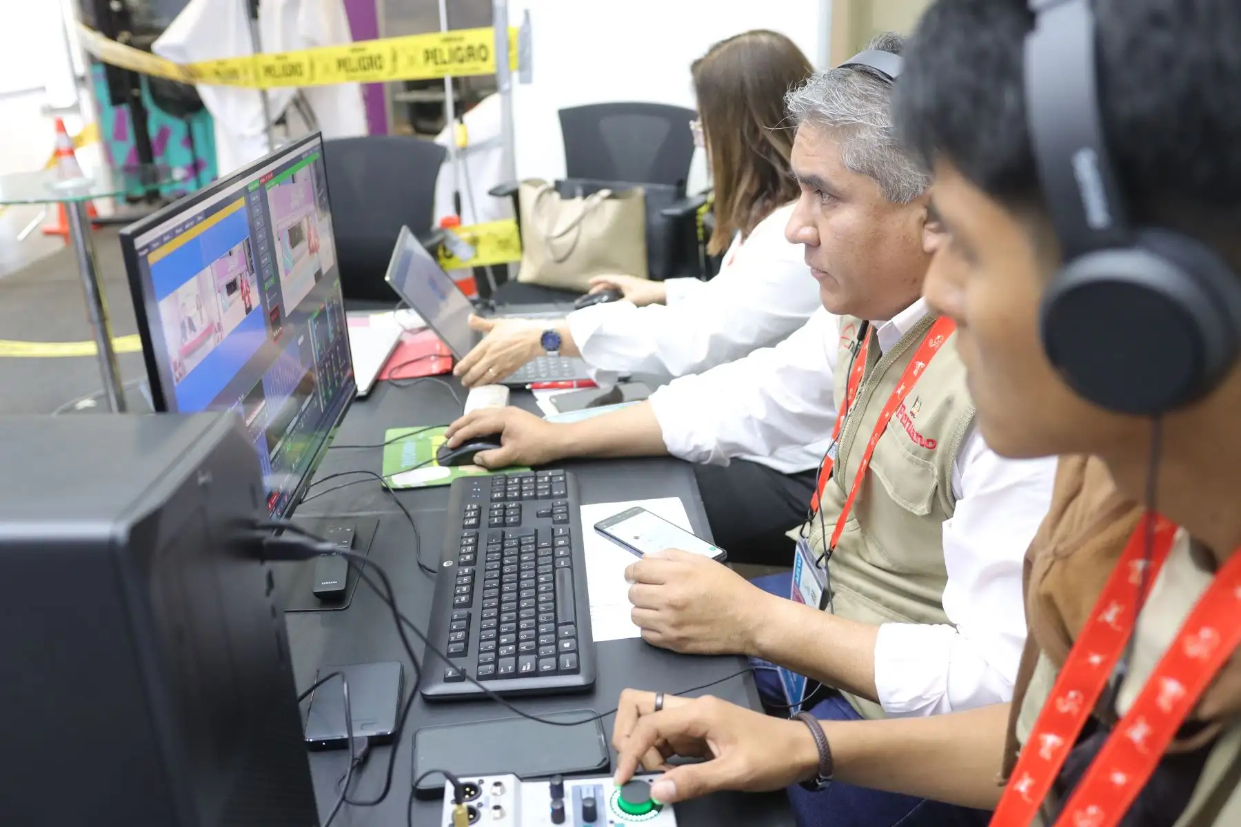Periodistas de la Agencia Andina trabajan para llevar la más completa información del APEC 2024. Fotos: ANDINA / Lino Chipana