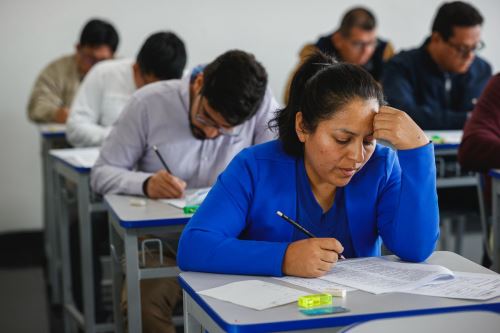 Postulantes al cargo de inspectores auxiliares en Sunafil, realizan su examen.de conocimientos en las instalaciones de la Universidad Nacional de Ingeniería (UNI). Foto: Cortesía.