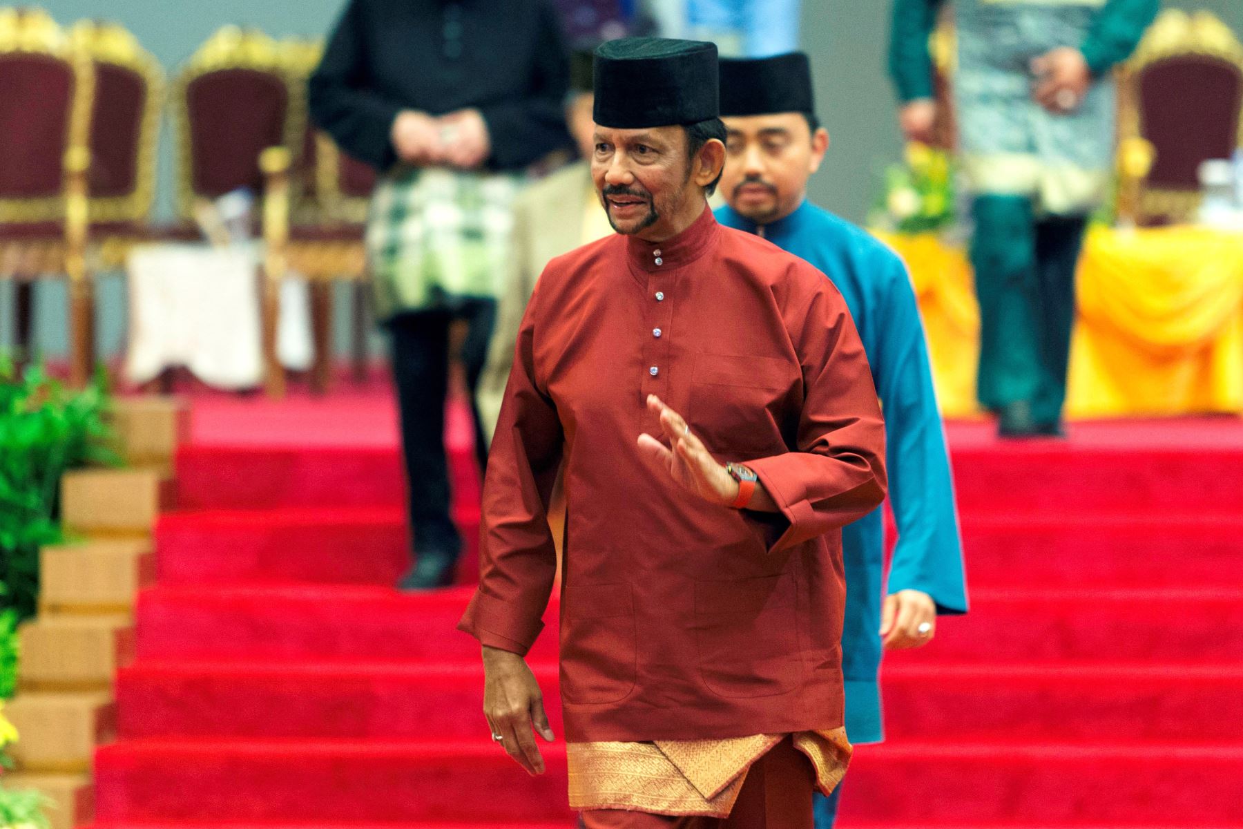 El sultán de Brunei Hassanal Bolkiah se marcha después de hablar en un evento en Bandar Seri Begawan el 3 de abril de 2019. 
Foto: AFP