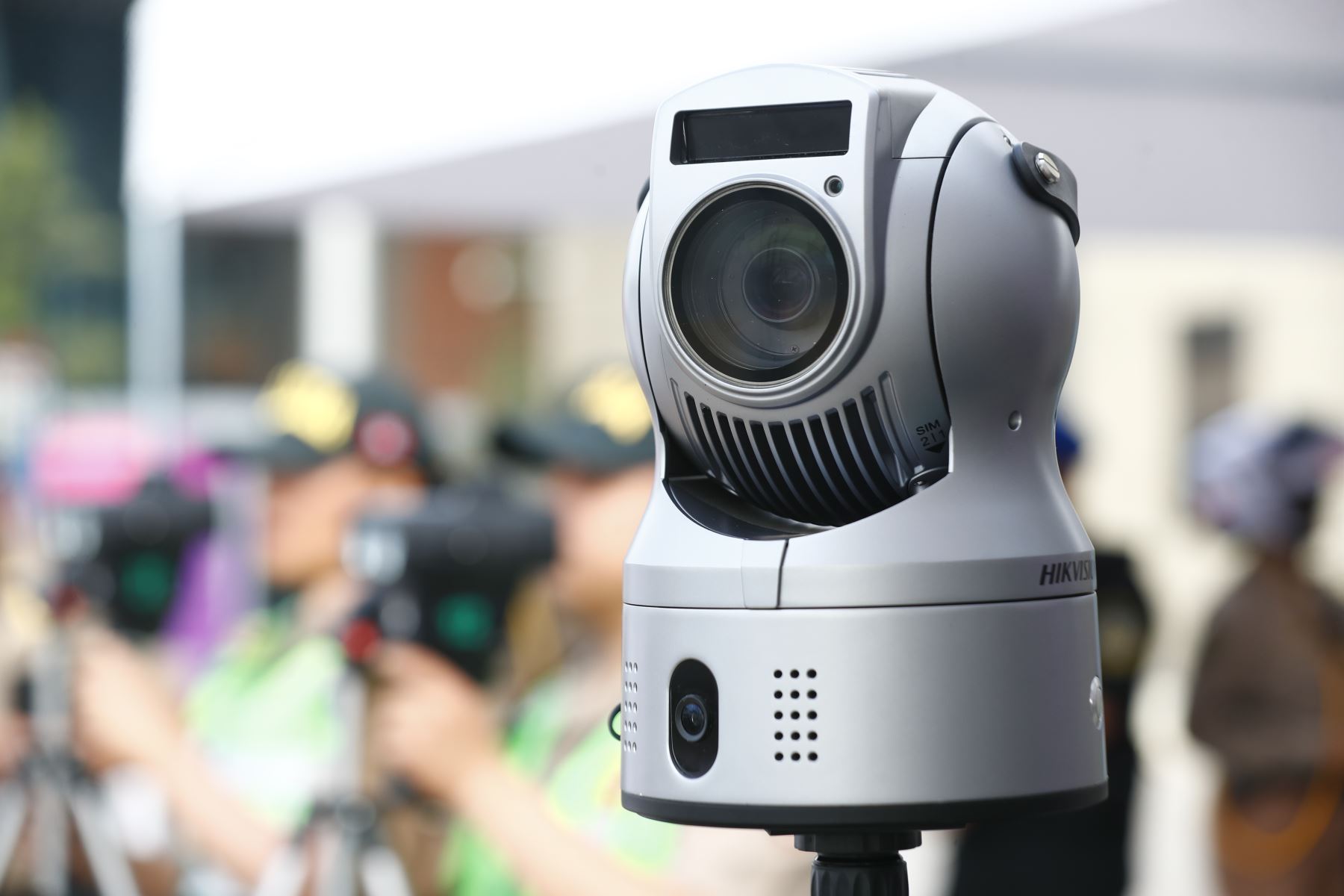 Desde la explanada del Ministerio de Cultura en San Borja, la Policía Nacional del Perú presentó los equipos tecnológicos destinados a garantizar la seguridad durante el desarrollo del Foro de Cooperación Económica Asia-Pacífico APEC Perú 2024, como equipos remotos de desactivación de explosivos, drones, dispositivos antidrones y dispositivos de videovigilancia. Foto: ANDINA/Daniel Bracamonte