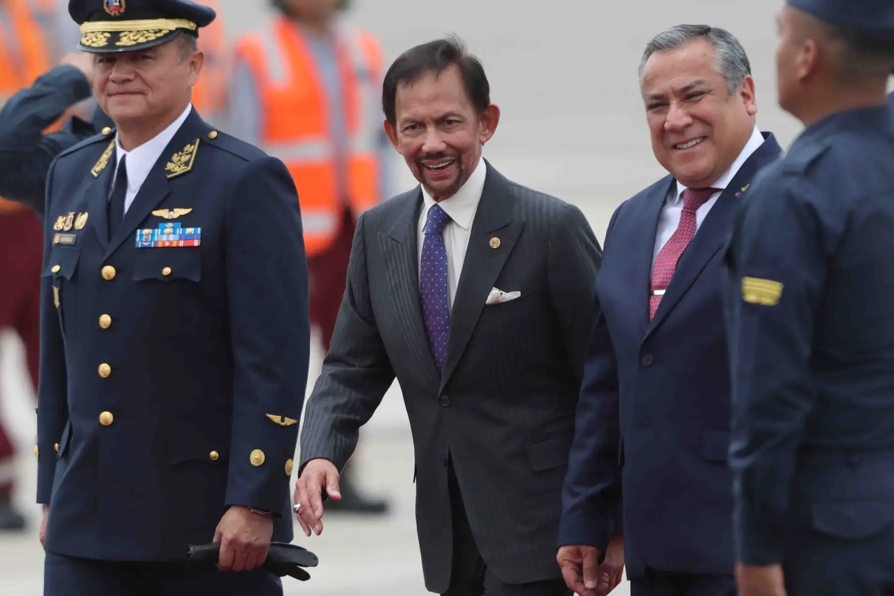 El jefe del Gabinete Ministerial, Gustavo Adrianzén, recibe al sultán de Brunéi Darussalam, Haji Hassanal Bolkiah quien realizará una visita de Estado al Perú. Foto: ANDINA/ Lino Chipana