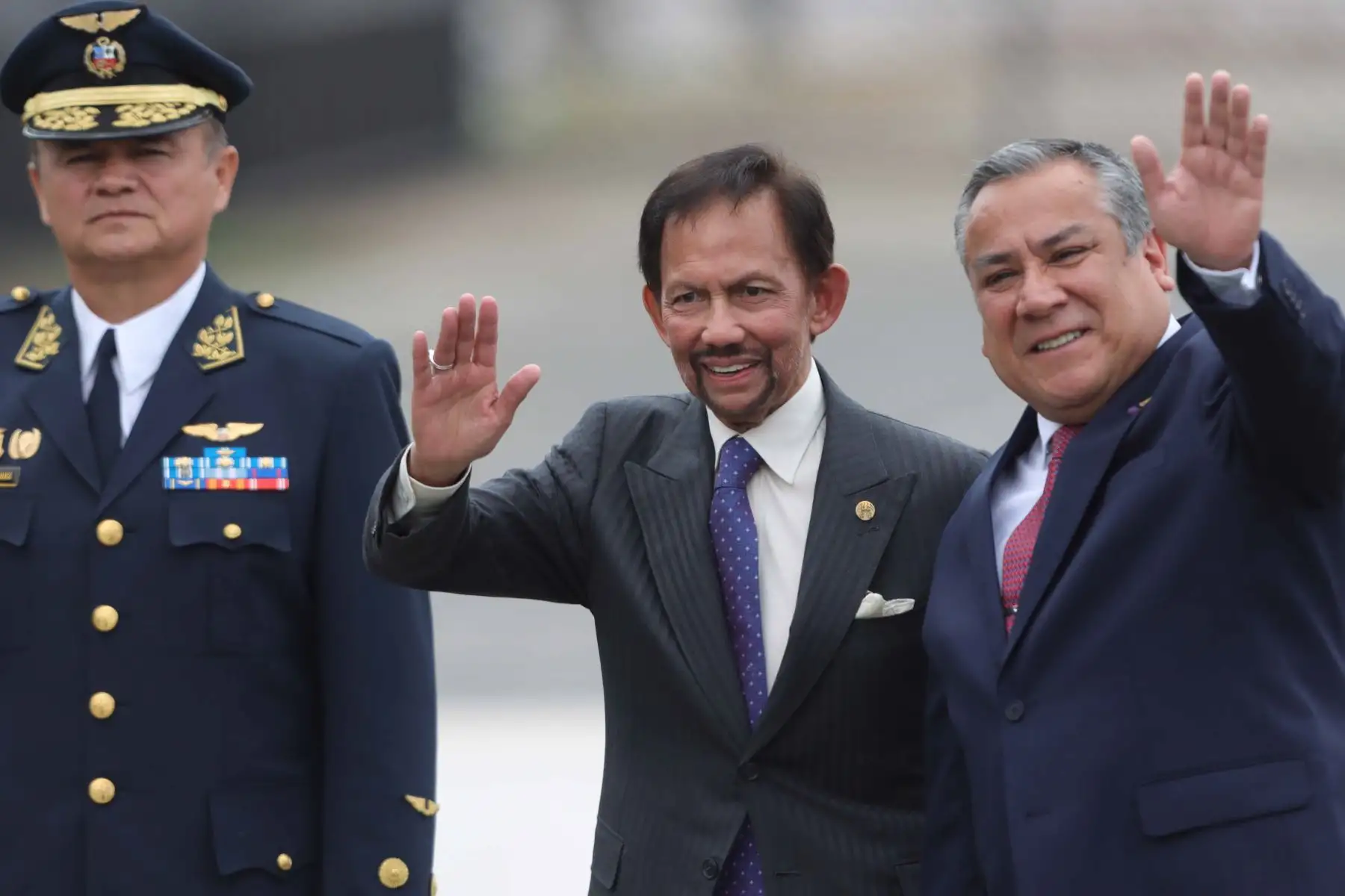 El jefe del Gabinete Ministerial, Gustavo Adrianzén, recibe al sultán de Brunéi Darussalam, Haji Hassanal Bolkiah quien realizará una visita de Estado al Perú. Foto: ANDINA/ Lino Chipana