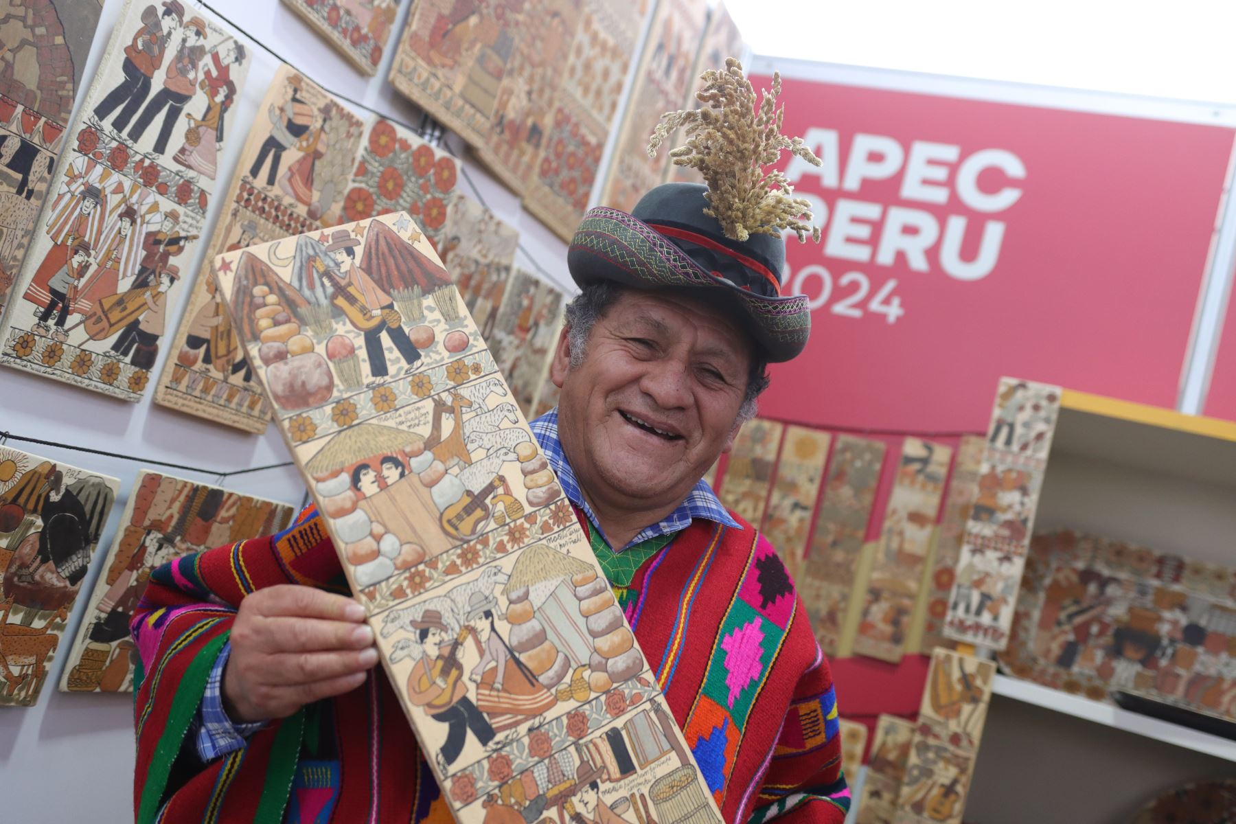 En el marco del Foro Internacional de Cooperación Económica Asia-Pacífico (APEC), en la sede del Ministerio Cultura en San Borja, se realiza una edición excepcional de la exposición venta de arte tradicional “Ruraq maki. Foto: ANDINA/ Lino Chipana