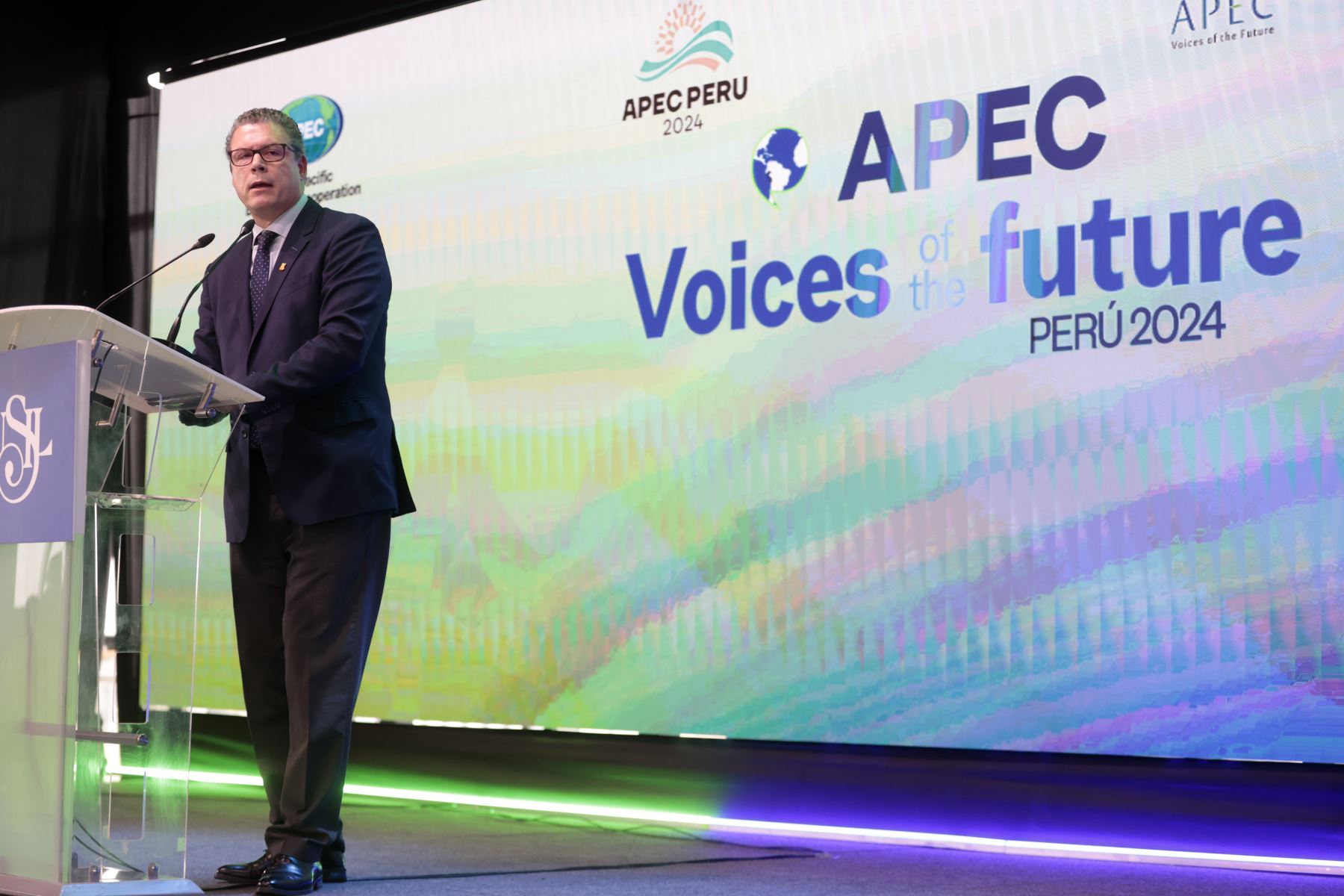 Morgan Quero, ministro de Educación, expone en la Universidad  San Ignacio de Loyola y el chair APEC iniciando el intercambio de conocimiento a través de presentaciones de invitados y delegados de Jóvenes de 21 economías en APEC 2024. 
Foto: ANDINA/Vidal Tarqui