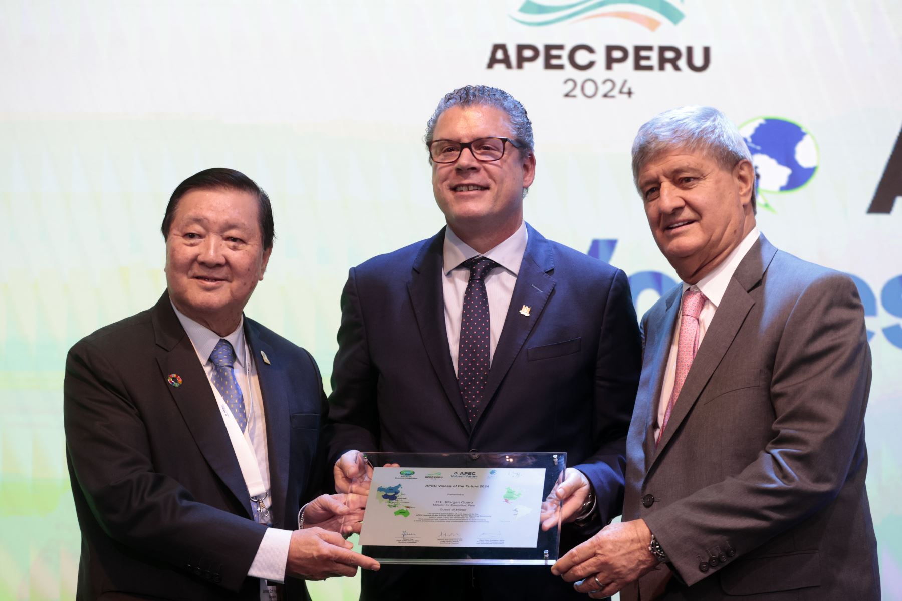 Morgan Quero, ministro de Educación, expone en la Universidad  San Ignacio de Loyola y el chair APEC iniciando el intercambio de conocimiento a través de presentaciones de invitados y delegados de Jóvenes de 21 economías en APEC 2024. 
Foto: ANDINA/Vidal Tarqui