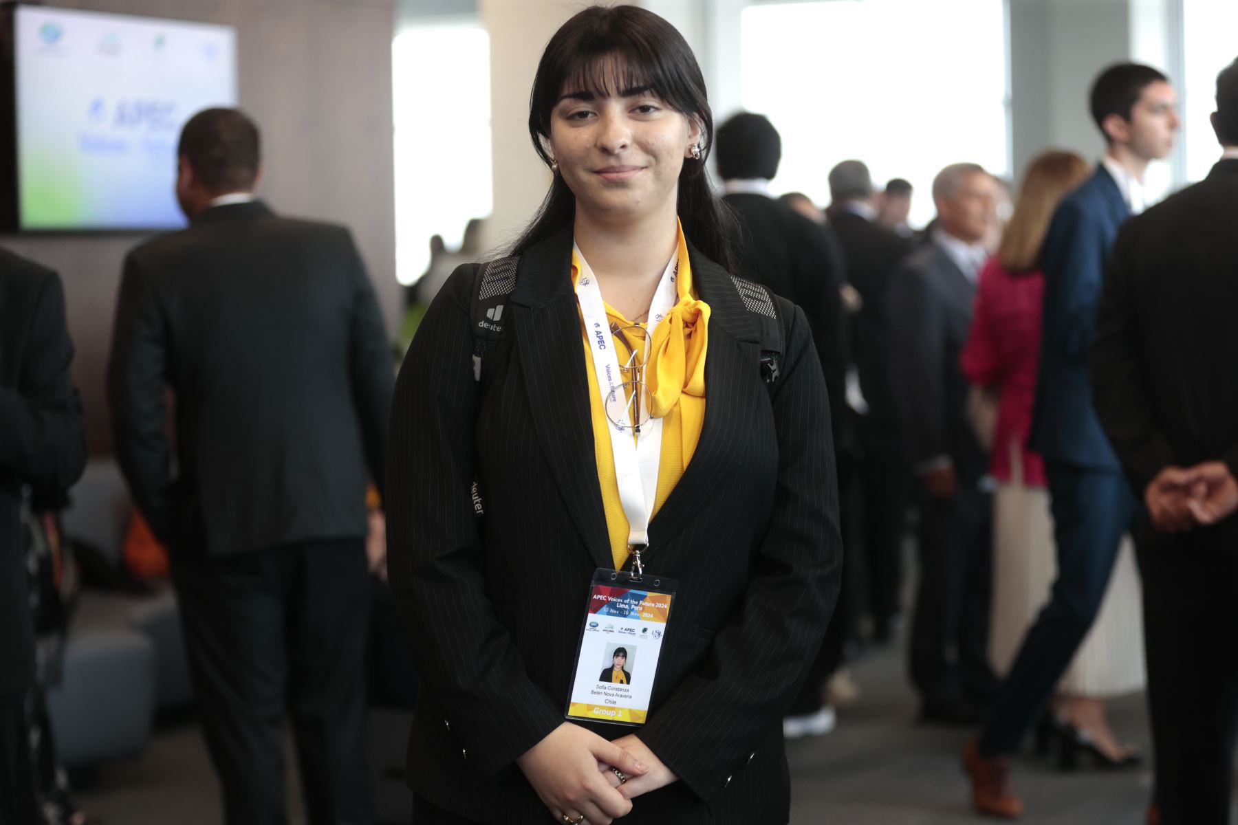Sofía Constanza Belén Nova Aravena de Chile, entrevista en la Universidad  San Ignacio de Loyola y el chair APEC iniciando el intercambio de conocimiento a través de presentaciones de invitados y delegados de Jóvenes de 21 economías en APEC 2024. 
Foto: ANDINA/Vidal Tarqui