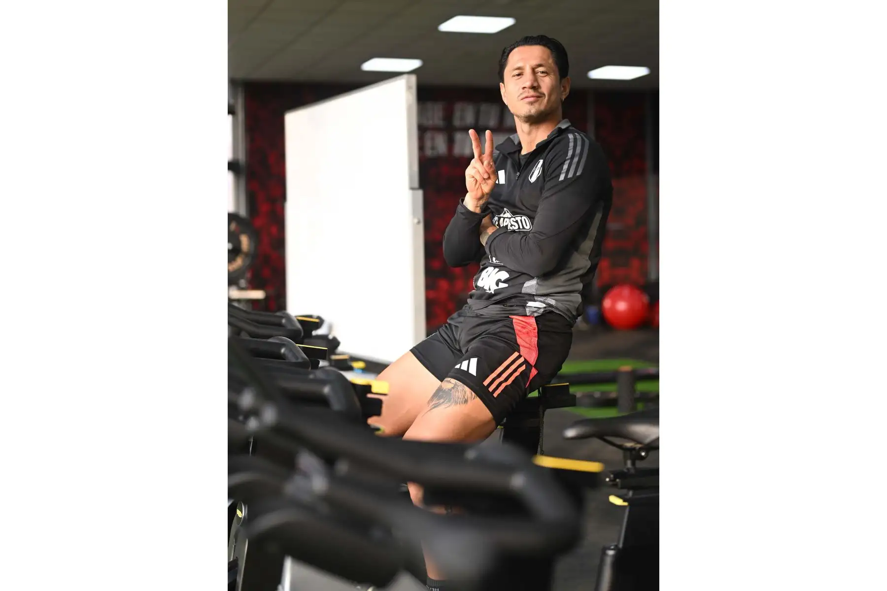 La selección peruana se sigue preparando con intensidad para enfrentar, el viernes 16 de noviembre, a su similar de Chile en el crucial 