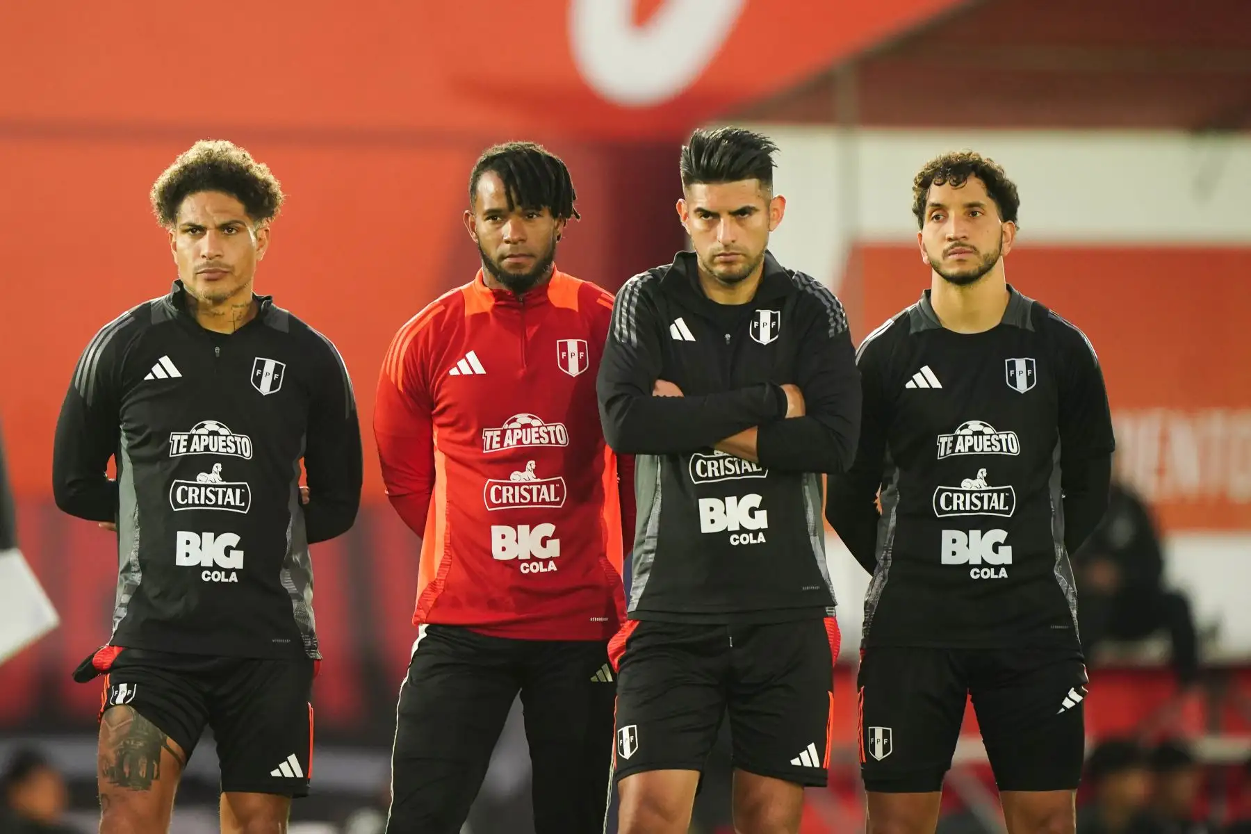 Los hinchas nacionales no deberán ir muy atrás para buscar un triunfo de sus parciales ante los chilenos en Lima, ya que en las Eliminatorias al Mundial de Catar 2022, en la fecha 11, ambas selecciones se enfrentaron en el Estadio Nacional y en aquella ocasión  los peruanos se impuso por 2-0 con goles Christian Cueva y Sergio Peña.  Con esa victoria la Blanquirroja amplió la diferencia entre ambos a cuatro puntos. Foto: ANDINA/FPF