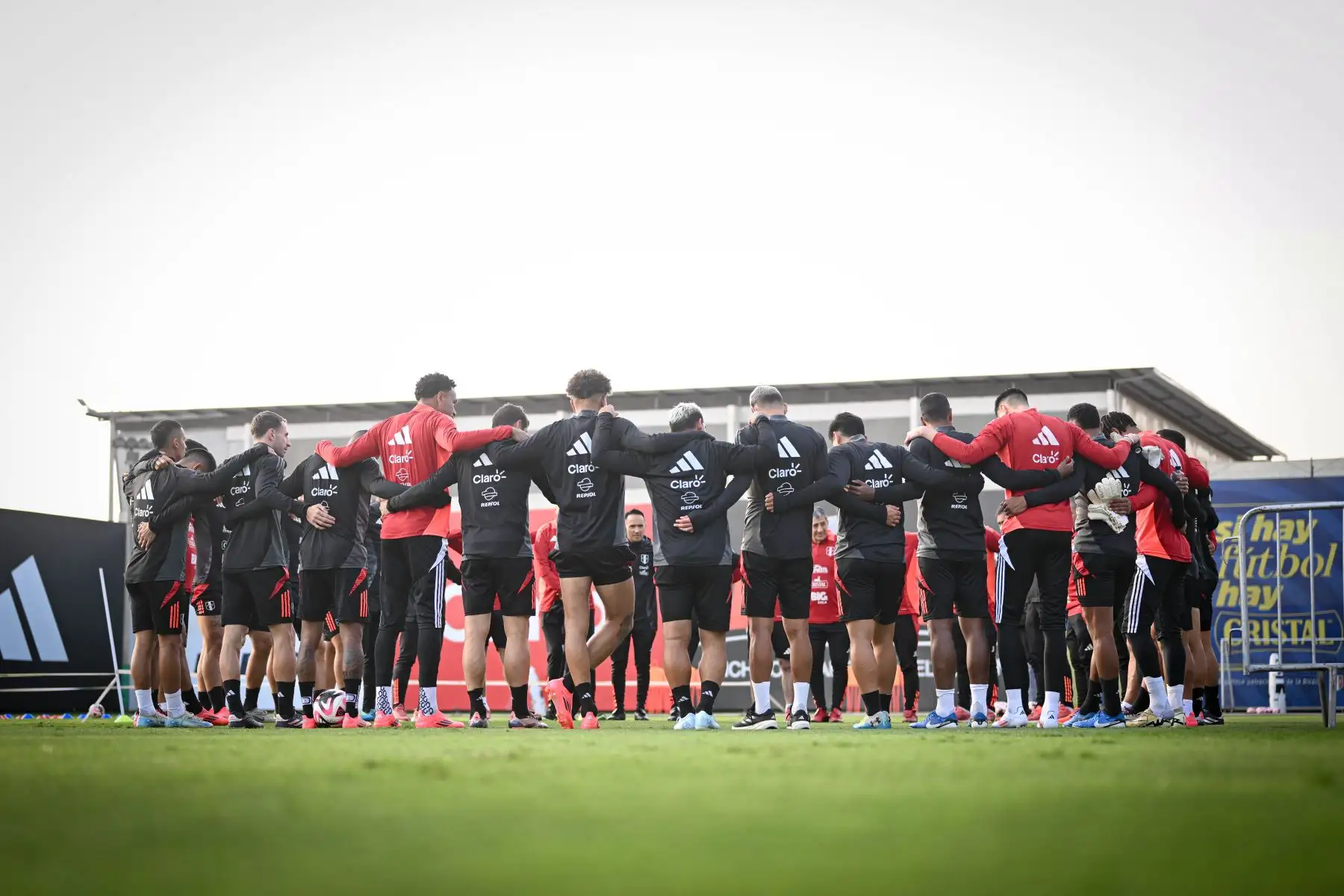 La ultima vez que la Blanquirroja disputó un partido oficial en el Monumental fue en 2017 y fue  cuando  venció 2-1 a Bolivia con goles de Edison Flores y Christian Cueva. Fue el único cotejo de las Eliminatorias al Mundial 2018 en dicho recinto durante el proceso de Ricardo Gareca. Foto: ANDINA/FPF