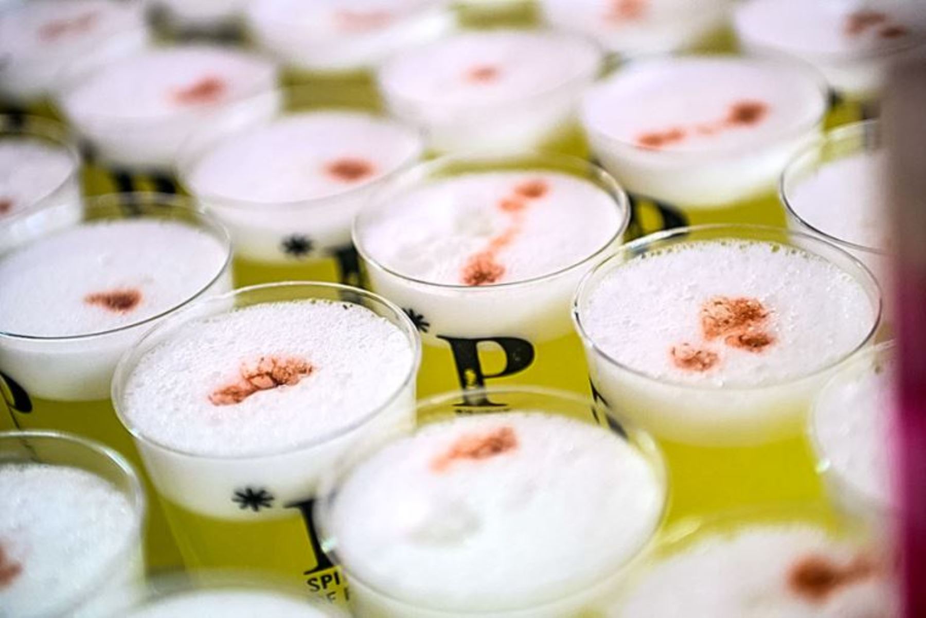 El Pisco, el licor bandera del Perú, es un producto obtenido de la destilación de mostos recientemente fermentados, provenientes de ocho variedades de uva. ANDINA/ El Peruano.