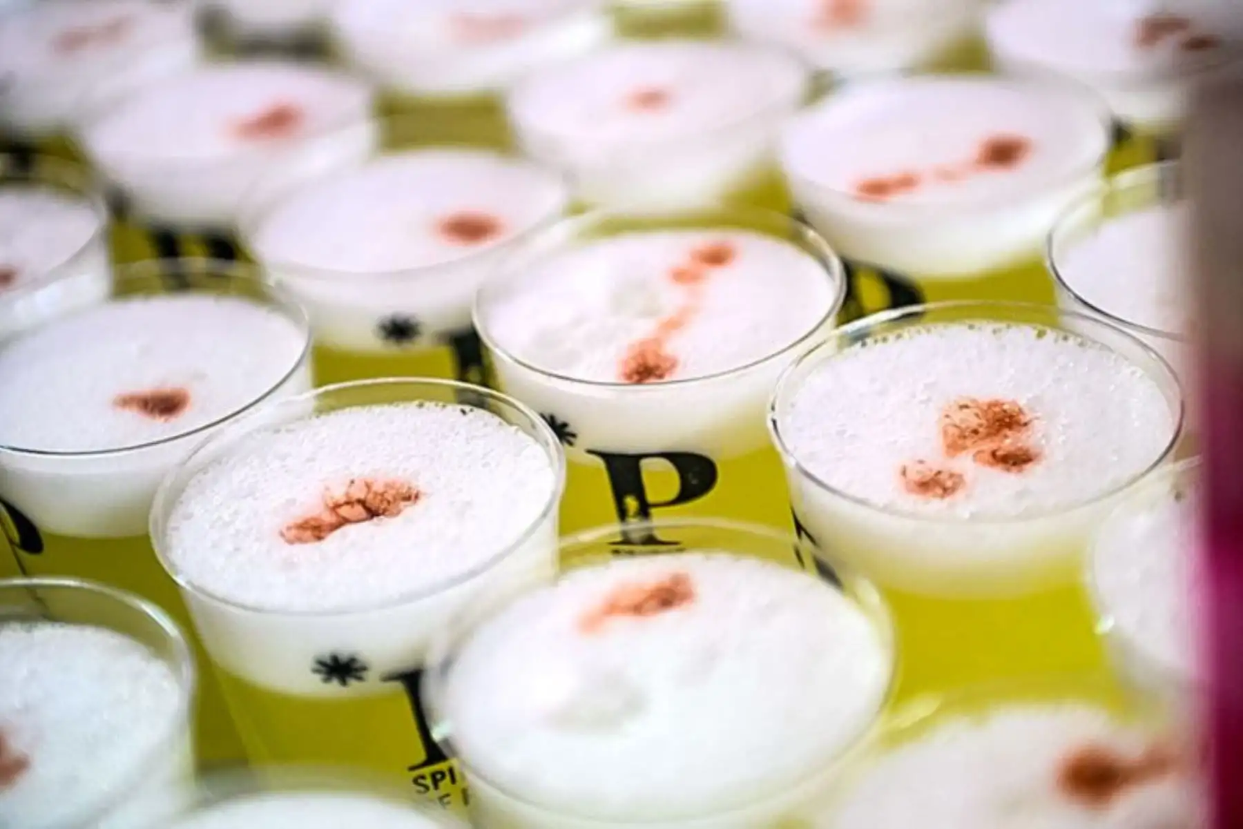 El Pisco, el licor bandera del Perú, es un producto obtenido de la destilación de mostos recientemente fermentados, provenientes de ocho variedades de uva. ANDINA/ El Peruano.