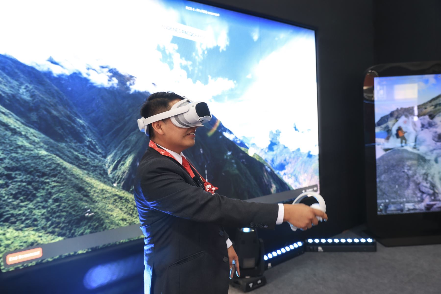 Culturas peruanas se muestran a través de la tecnología de realidad virtual en las instalaciones del APEC 2024. Foto: ANDINA/Jhonel Rodríguez Robles