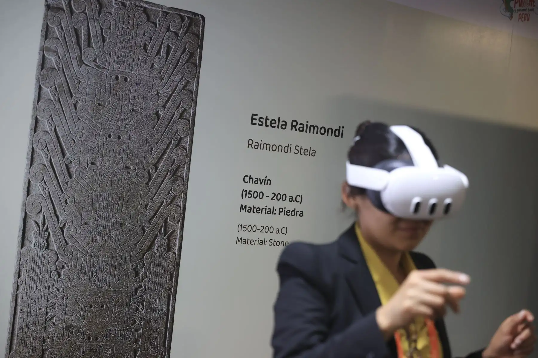 La cultura Chavín se muestra a través de la tecnología de realidad virtual en las instalaciones del APEC 2024. Foto: ANDINA/Jhonel Rodríguez Robles