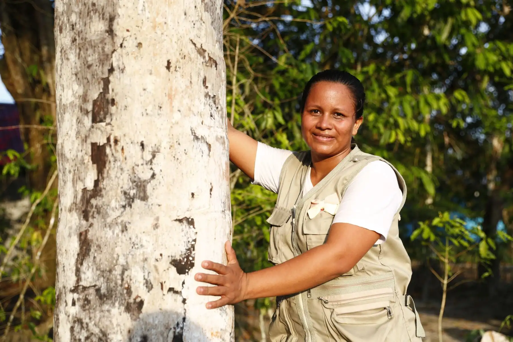 Lizbeth Zamora Pizarro es natural de la comunidad 20 de Enero, ubicada en el área de la Reserva Nacional Pacaya Samiria, en Loreto, y este noviembre del 2024, por segundo año consecutivo, consiguió el primer puesto en la categoría damas del Segundo Concurso de Subidores de Aguaje, que se realizó en la Reserva Nacional Allpahuayo Mishana, también ubicada en Loreto. Foto: ANDINA/Daniel Bracamonte