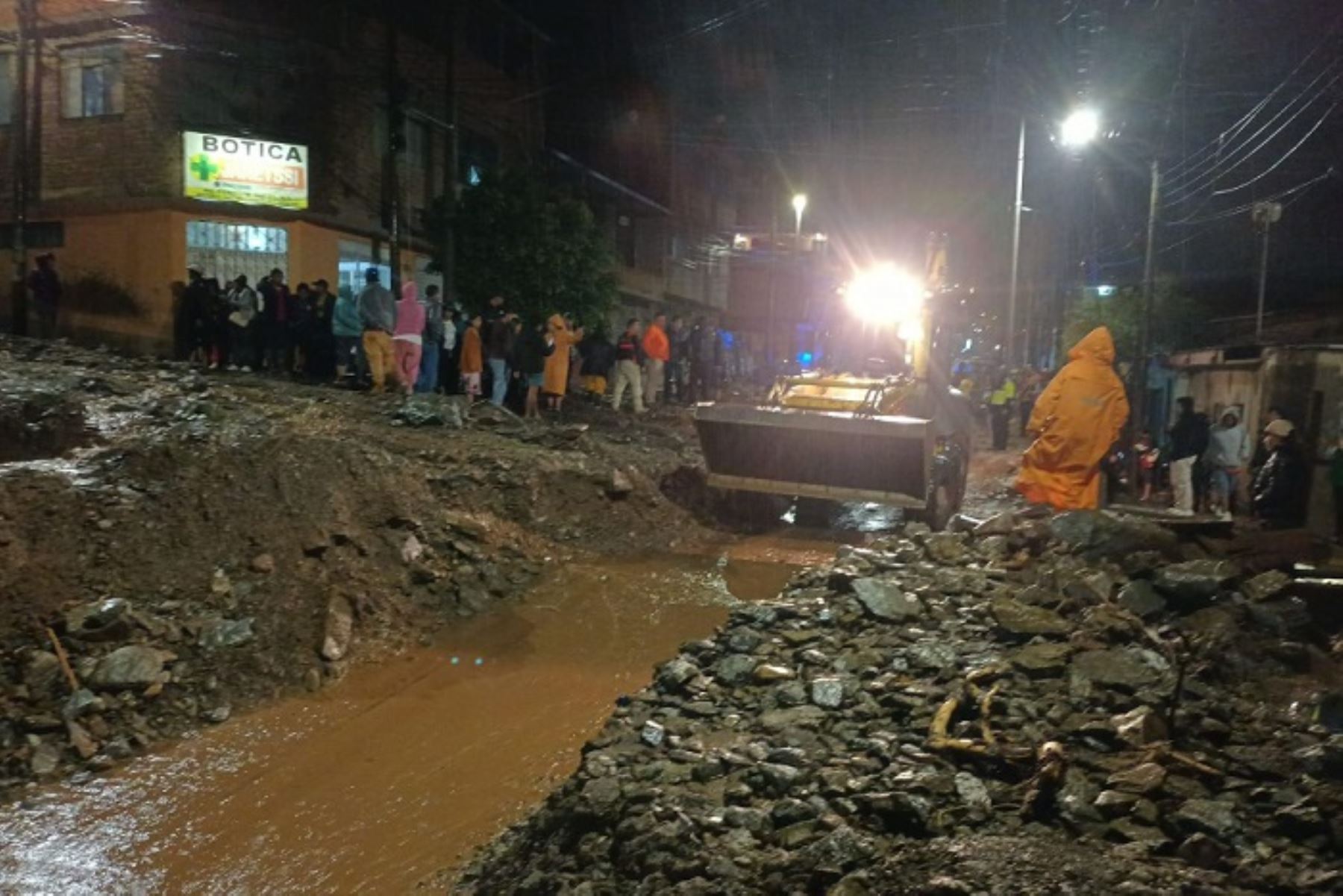 Se está a la espera de más ayuda con maquinaria pesada de otras municipalidades de Huánuco.