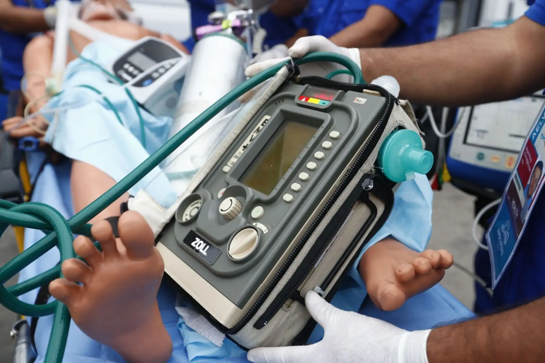 EsSalud presentó las ambulancias tipo II y tipo III que brindarán primeros auxilios ante emergencias médicas que se susciten durante el Foro de Cooperación Económica Asia-Pacífico APEC Perú 2024 que se realiza en Lima hasta el sábado 16 de noviembre. Foto: ANDINA/Daniel Bracamonte