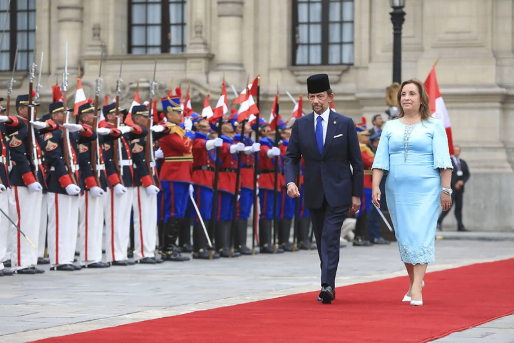La presidenta de la república, Dina Boluarte, recibió al sultán de Brunéi Darussalam, su majestad Haji Hassanal Bolkiah, quien visita el Perú en visita de Estado. Foto: ANDINA/Prensa Presidencia