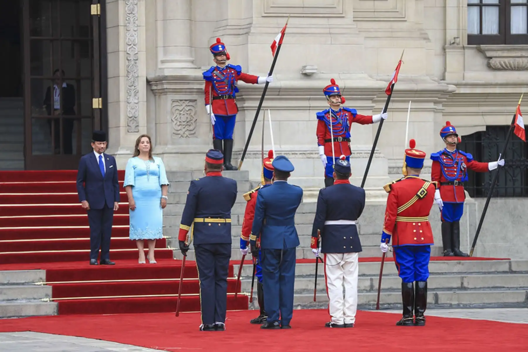 La presidenta de la república, Dina Boluarte, recibió al sultán de Brunéi Darussalam, su majestad Haji Hassanal Bolkiah, quien visita el Perú en visita de Estado. Foto: ANDINA/Prensa Presidencia