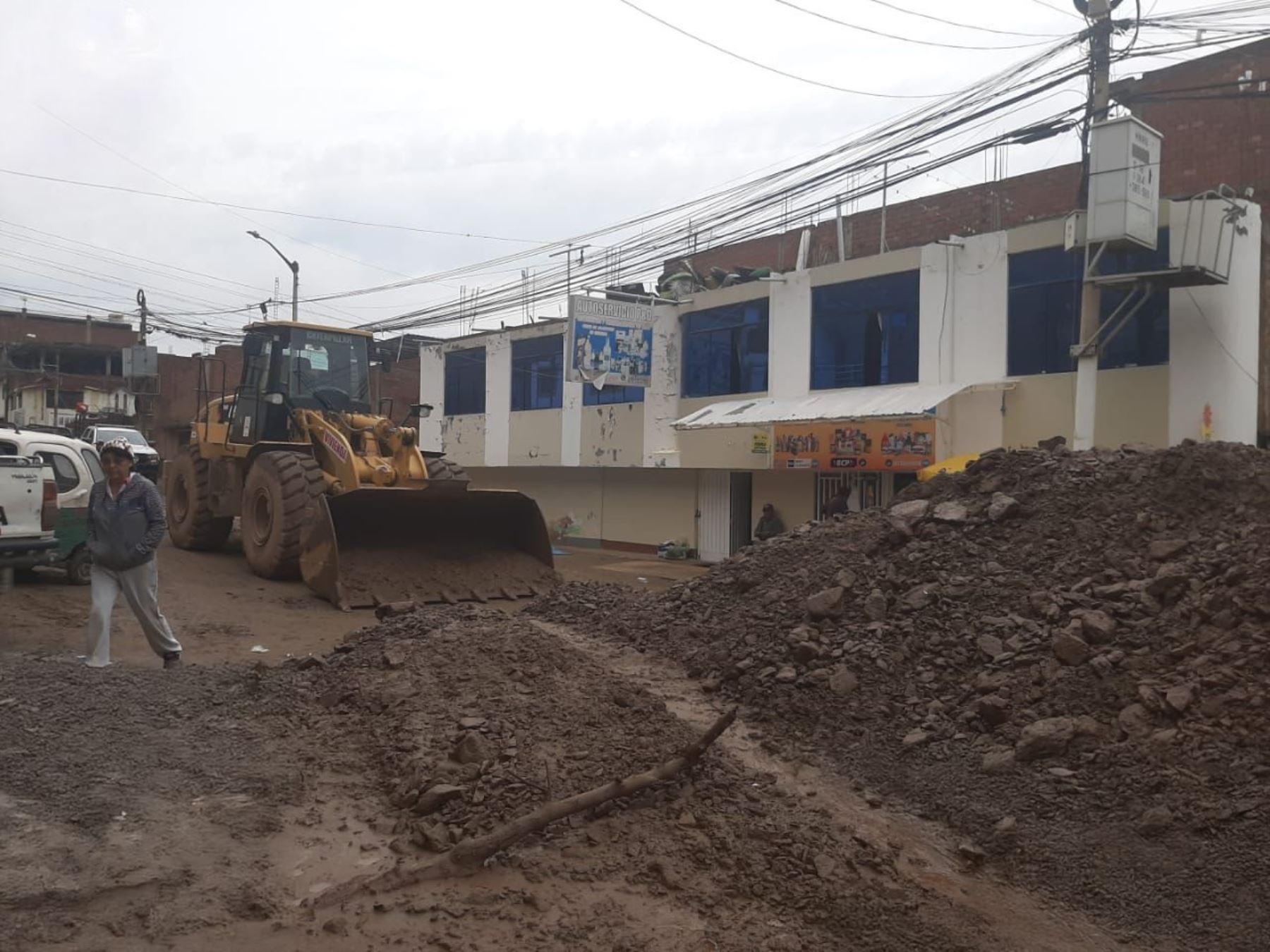 El Ministerio de Vivienda destinó maquinaria pesada a Huánuco para acelerar los trabajos de limpieza en los distritos de Amarilis y Pillco Marca, los más afectados por los huaicos registrados ayer a consecuencia de las lluvias intensas registradas en la zona.