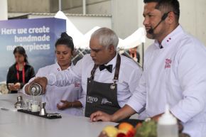 Con 22 años de experiencia, el bartender Michael Carranza considera que estar en el APEC es un sueño hecho realidad por la magnitud del evento y el tipo de público tan diverso al que se debe atender. Foto: Foro APEC