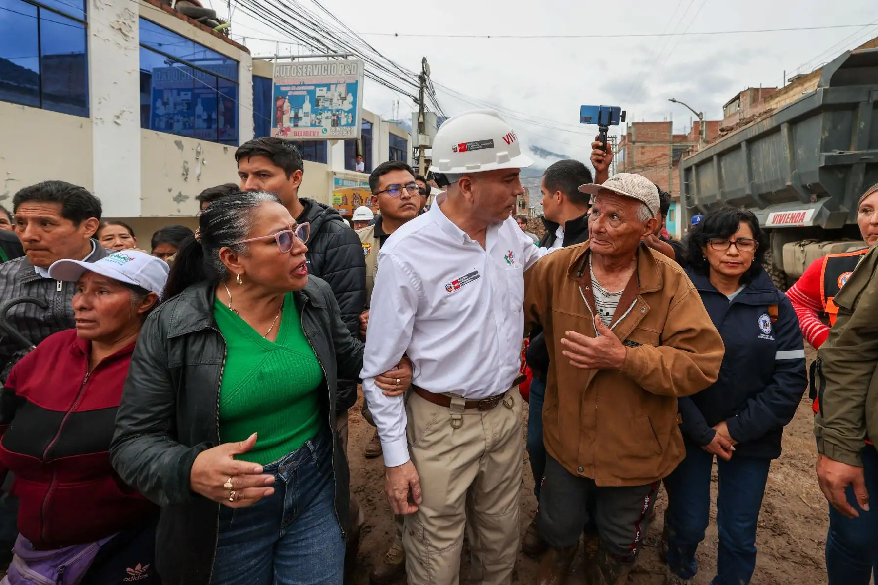 MINISTRO WHITTEMBURY SUPERVISÓ EMERGENCIA EN HUÁNUCO. Foto: ANDINA/Ministerio de Vivienda