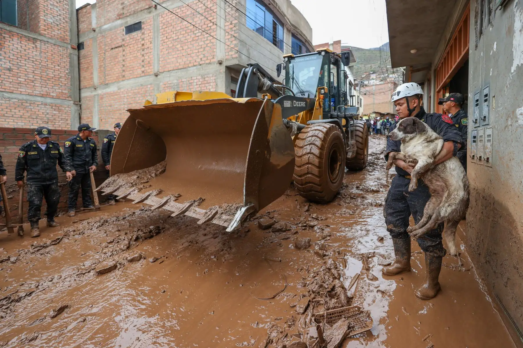 MINISTRO WHITTEMBURY SUPERVISÓ EMERGENCIA EN HUÁNUCO. Foto: ANDINA/Ministerio de Vivienda